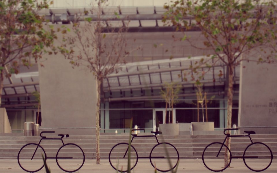 Three Piece Minimalist Bicycle Set Urban Street View