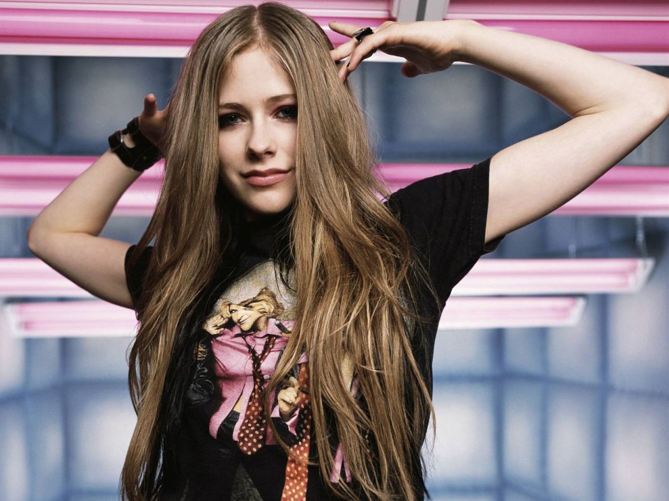 Avril Lavigne Cool Stylish Portrait Photo