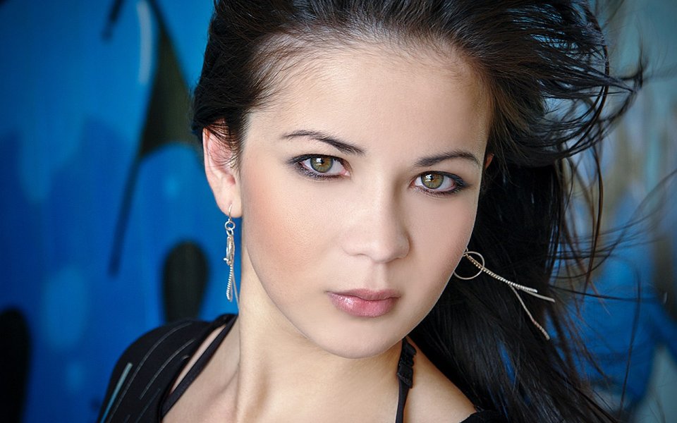 Green Eyed Black Hair Young Woman Fashion Portrait