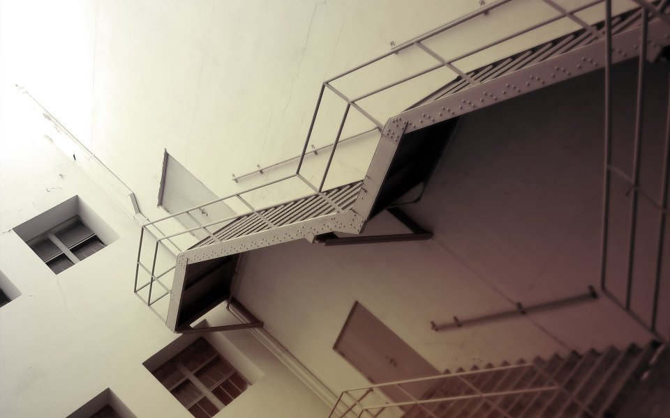 现代建筑金属楼梯几何透视