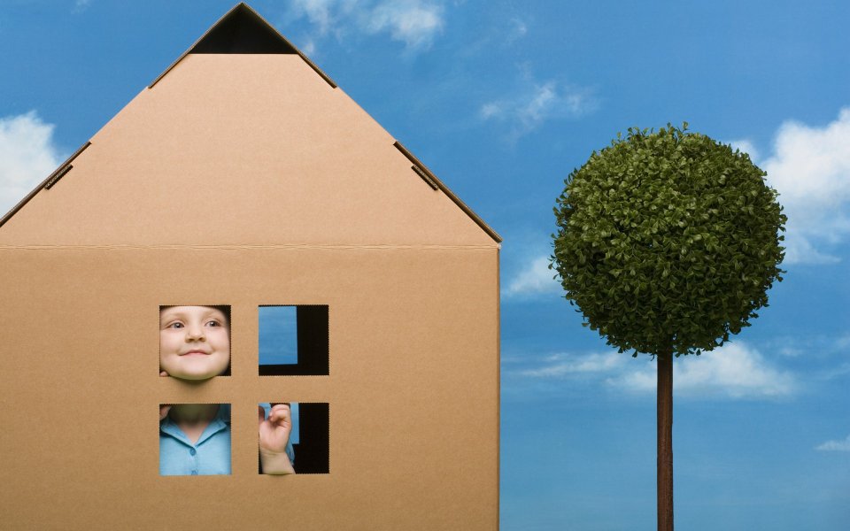Cute Creative Children Photography Little Girl Peeking From Cardboard House