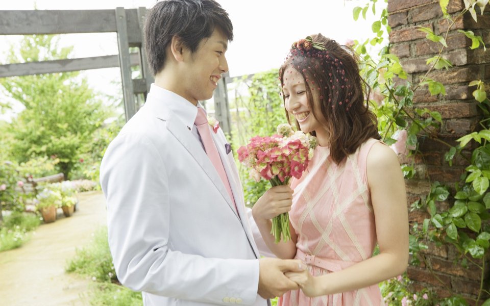 Garden Wedding Bride And Groom Holding Hands Romantic Photography