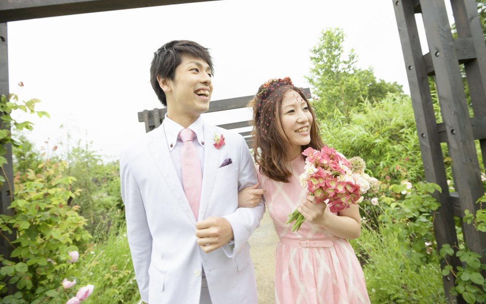 Newlywed Couple Spring Garden Outdoor Wedding Photo