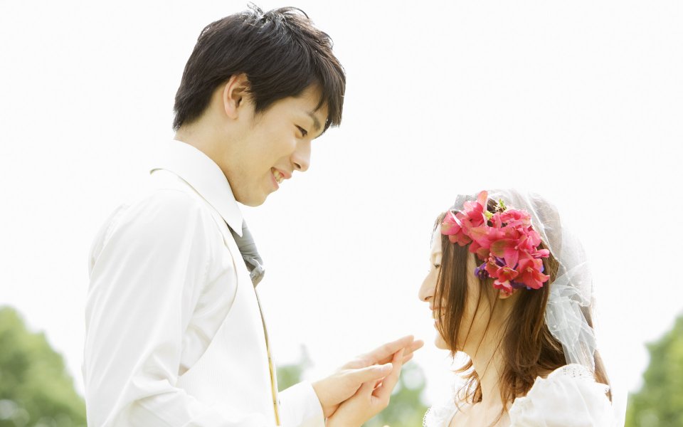Outdoor Garden Sweet Newlywed Couple Wedding Photography