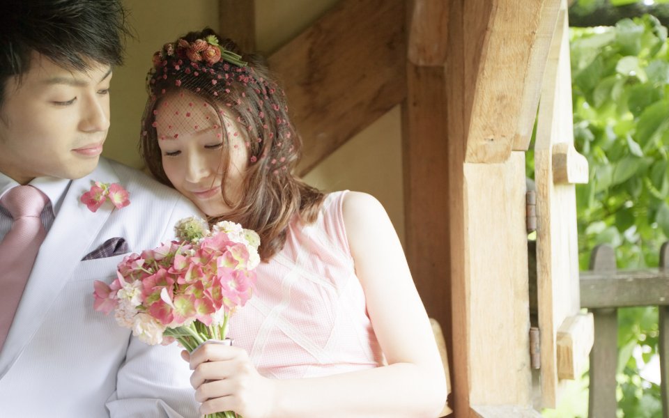 Sweet Newlyweds Garden Wedding Photography