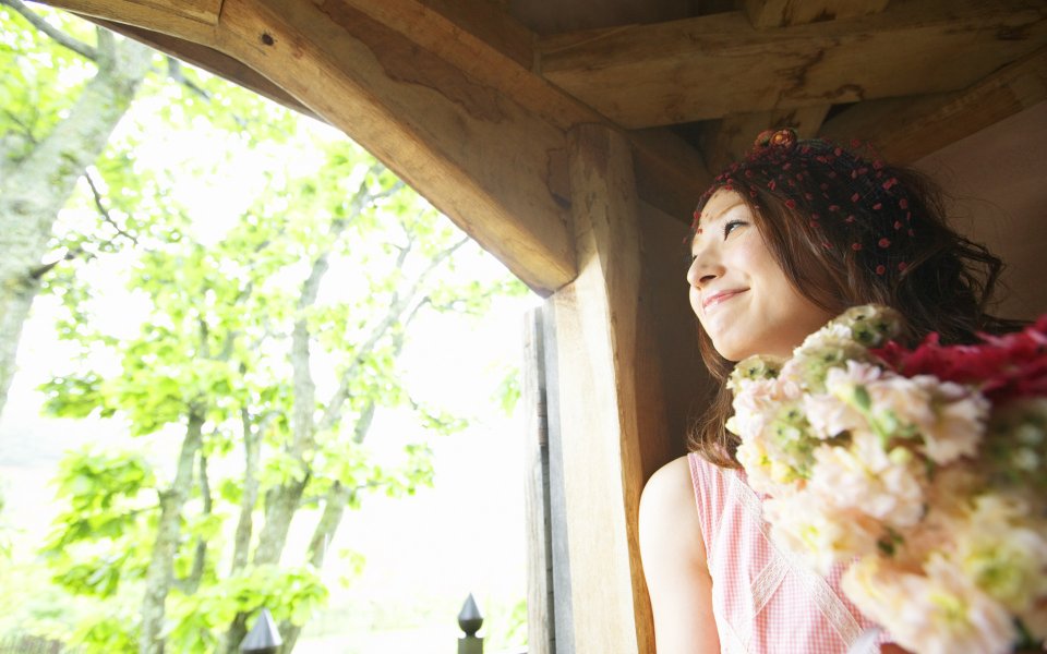 Spring Outdoor Cabin Smiling Girl With Bouquet Wedding Photography