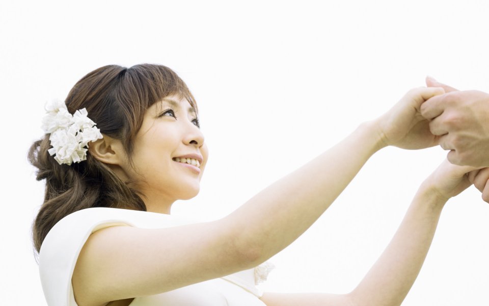 微笑新娘牵手伴侣 清新日系婚礼人像写真