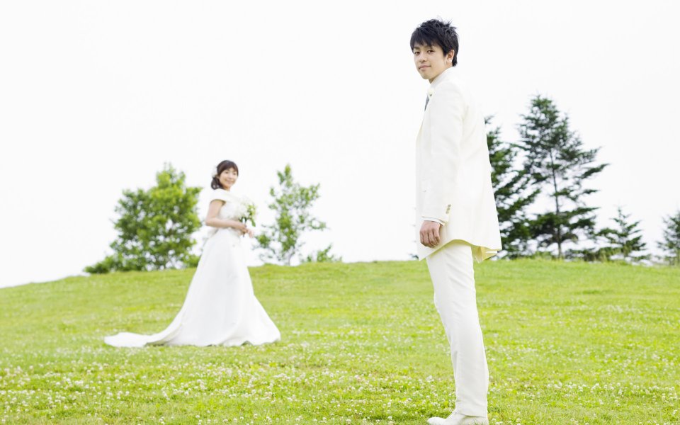Spring Outdoor Lawn Garden Wedding Newlyweds Portrait