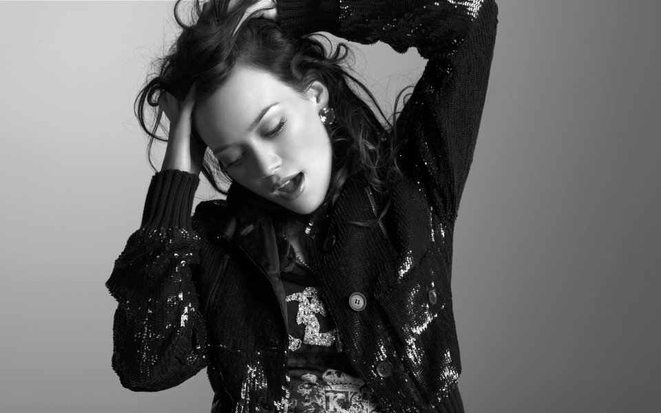 Hilary Duff Black And White Fashion HD Portrait Photo