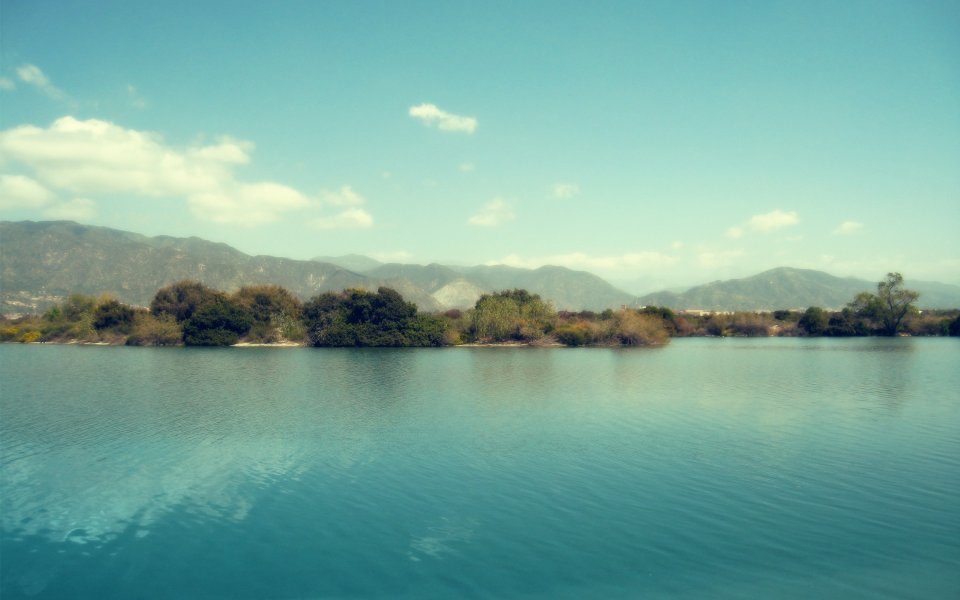 Vintage Peaceful Lake Mountain Natural Landscape