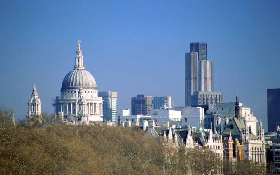 英国伦敦圣保罗大教堂与城市天际线