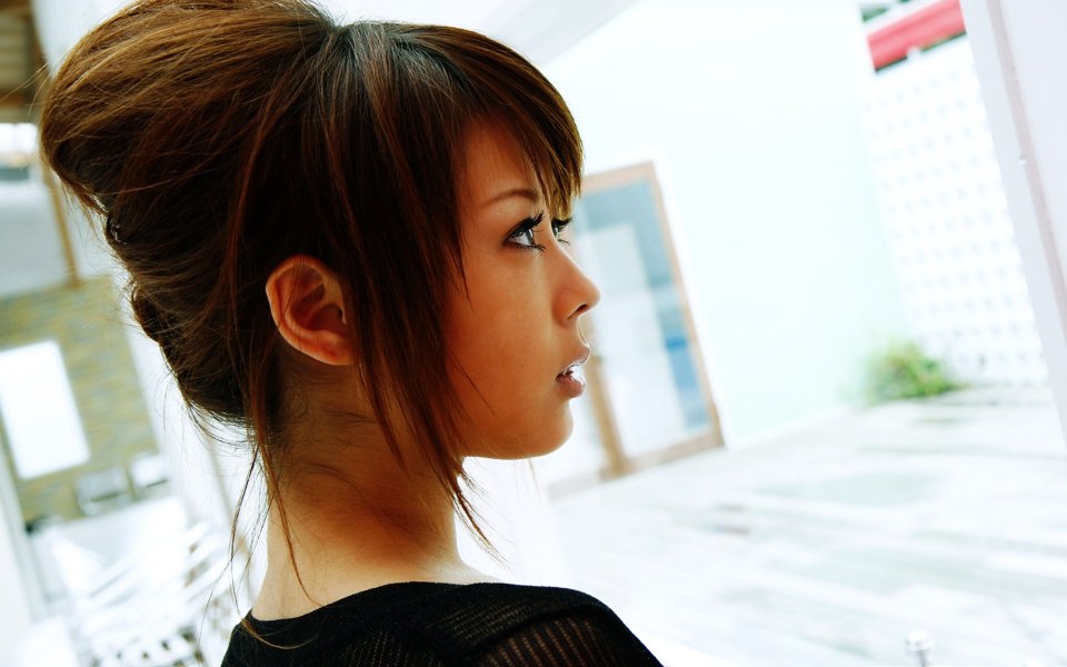 日系偶像少女侧脸人像写真