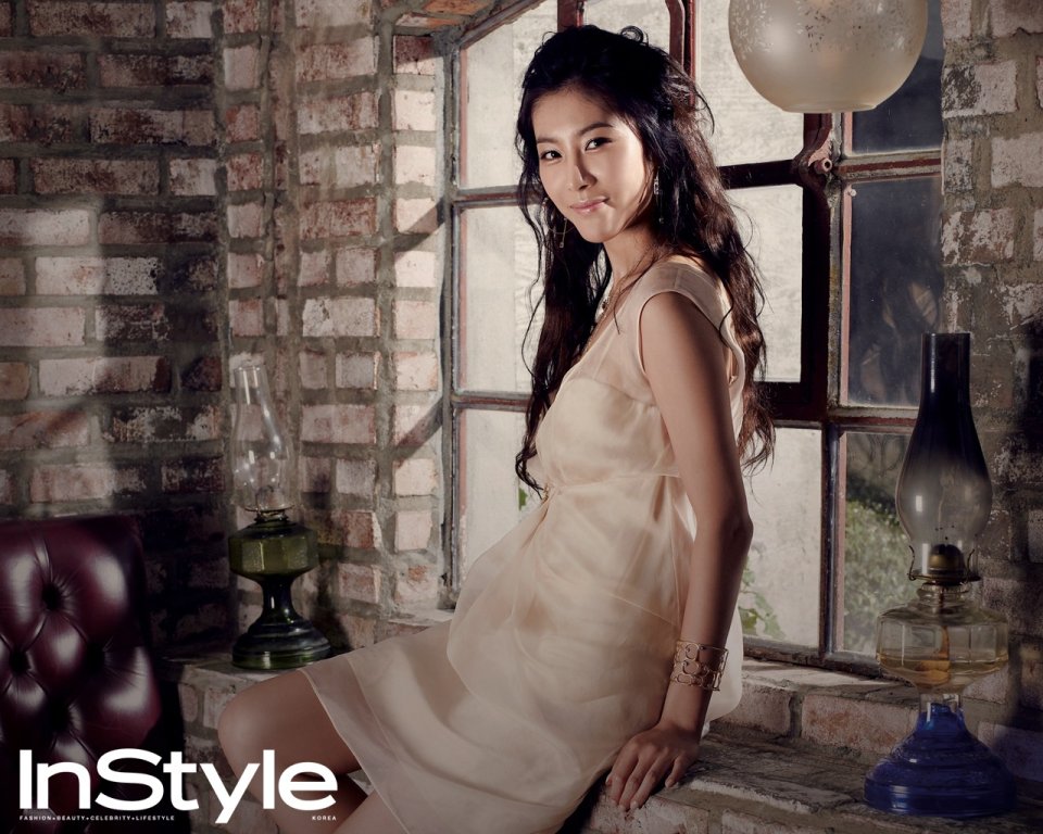 Korean Instyle Magazine Elegant Celebrity Retro Window Photoshoot