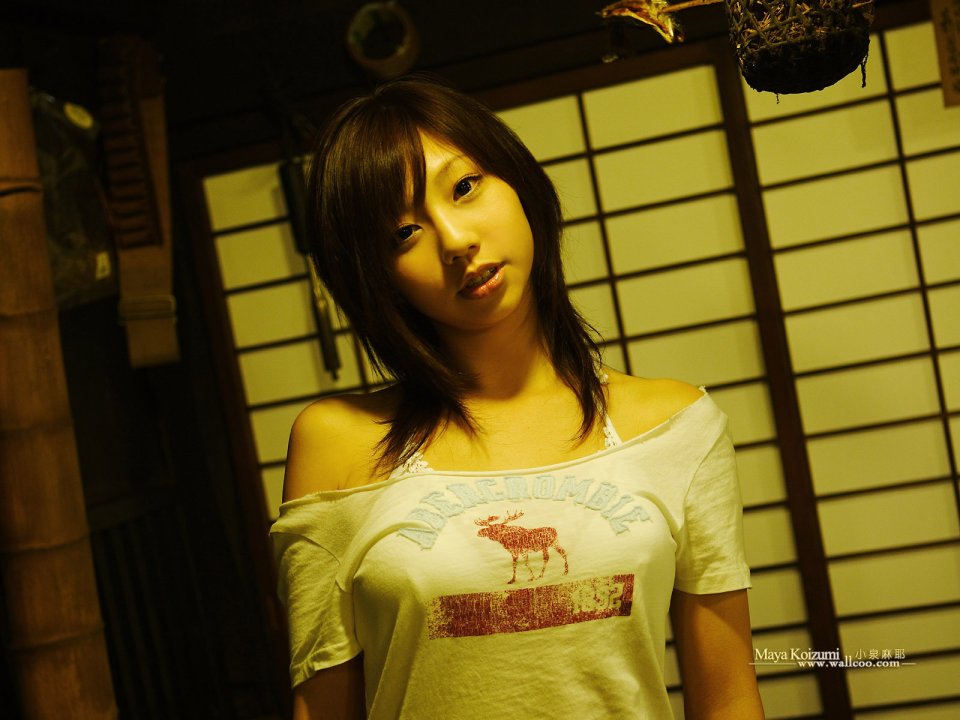 Maya Koizumi Warm Light Portrait In Traditional Japanese Room