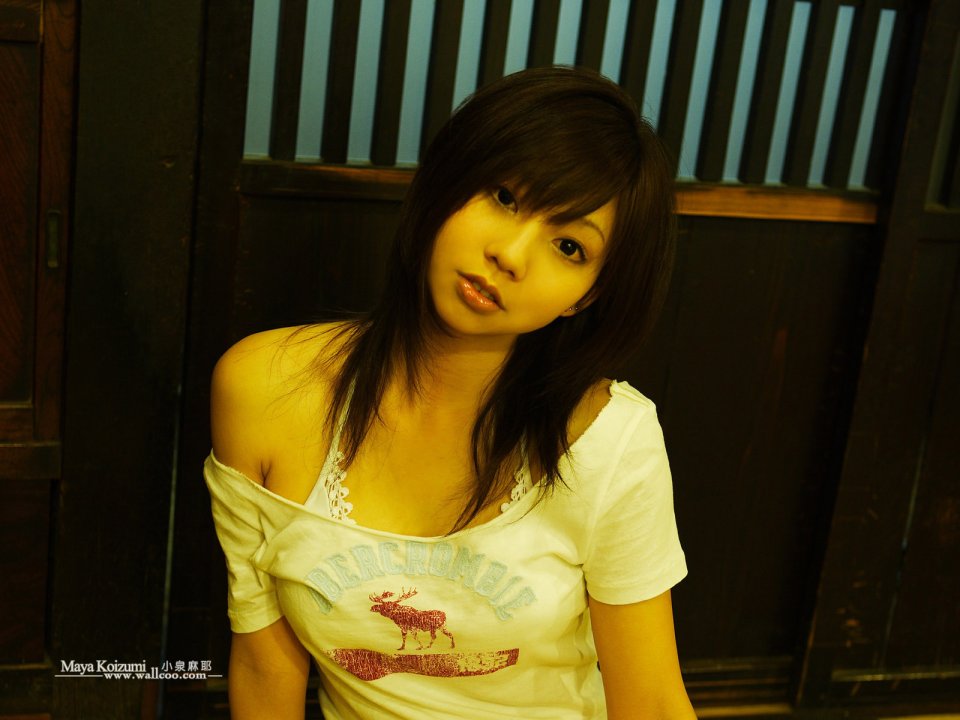 Maya Koizumi Warm Tone Home Portrait Photography