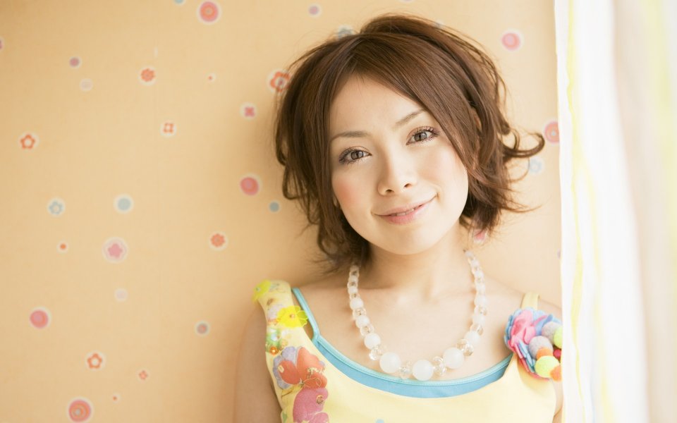 Japanese Sweet Short Hair Girl Home Portrait Photo