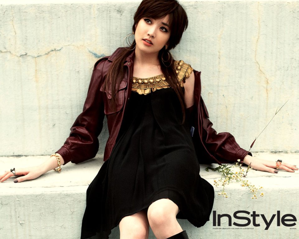 InStyle Korea Elegant Woman Vintage Fashion Portrait
