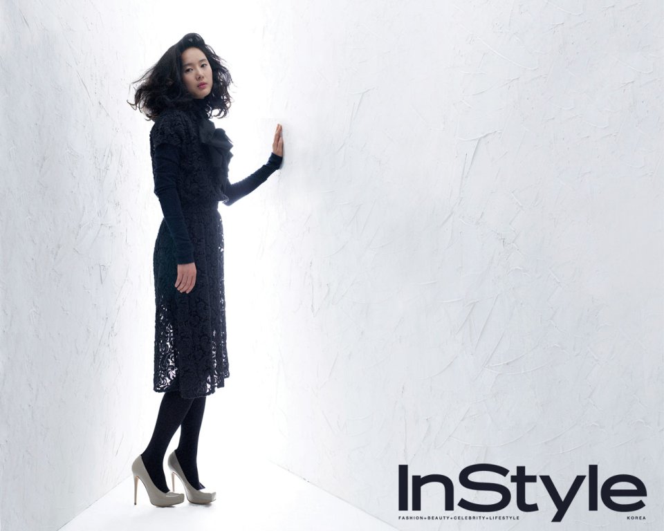 InStyle韩国版 优雅黑衣女性时尚人像写真