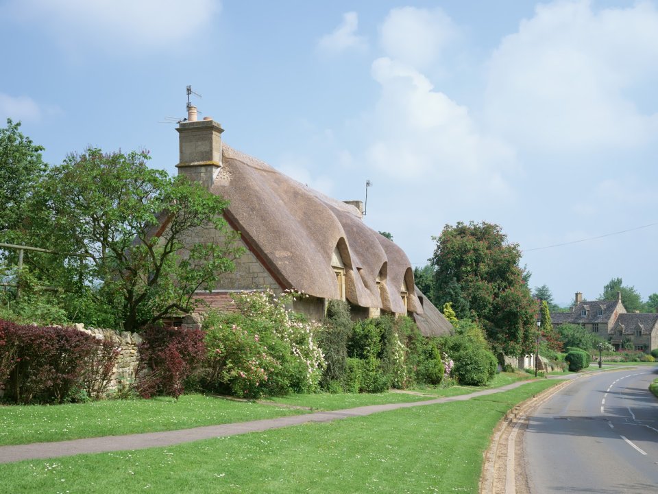 Cotswolds England Thatched Cottage Summer Village Road Scenery