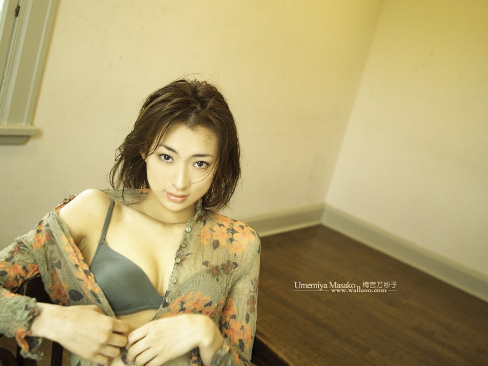 Masako Umemiya Warm Tone Indoor Portrait