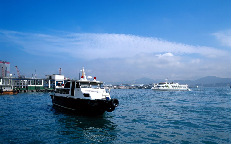 香港维多利亚港晴朗白日海港风光