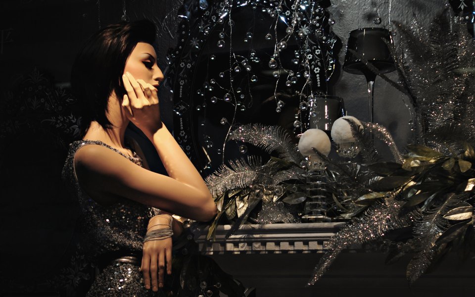 Dark Luxury Fashion Window Display Mannequin Sequin Dress