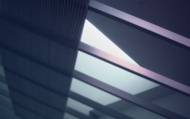 室内冷调百叶窗抽象几何光影极简摄影