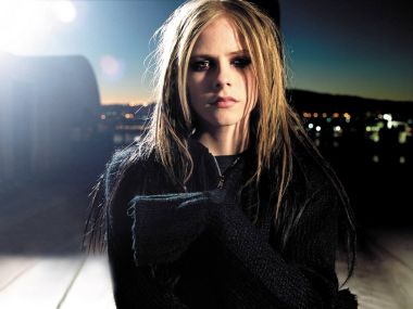 Avril Lavigne Cool Portrait On Rooftop At Dusk