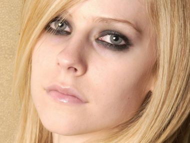 Avril Lavigne Blonde Smoky Makeup Closeup Portrait