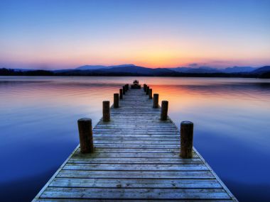 英国温德米尔湖码头夕阳美景