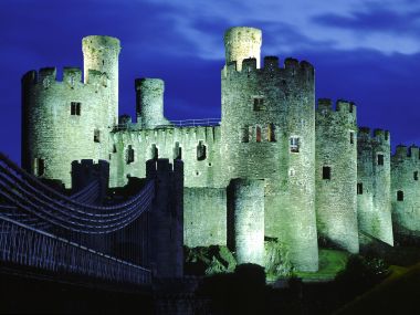 英国威尔士康威城堡夜景