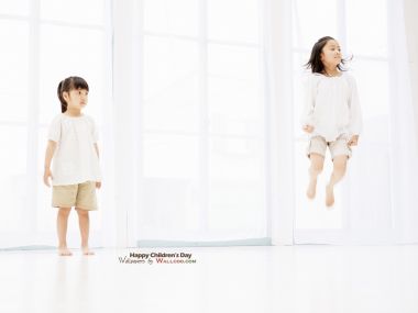 儿童节主题 纯白明亮室内可爱东亚小女孩童趣写真