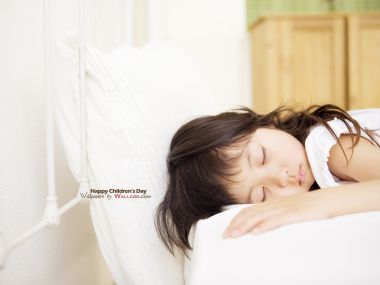 居家卧室熟睡的可爱亚洲小女孩 儿童节主题写实摄影