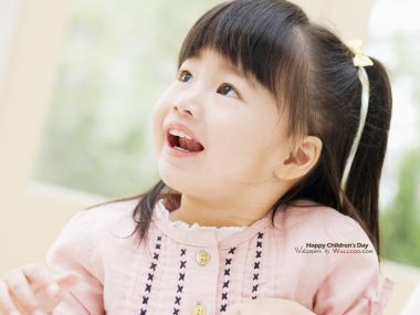开心微笑的东亚小女孩 儿童节主题温馨童真肖像