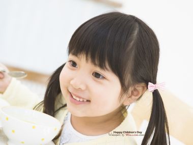 可爱双马尾亚洲小女孩居家用餐童真人像摄影