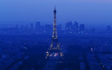 法国巴黎埃菲尔铁塔蓝调时刻夜景全景