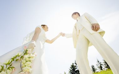White Wedding in the Garden: Bridal Photography Wallpapers