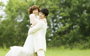 Outdoor Garden Wedding Photo Groom Hugging Bride