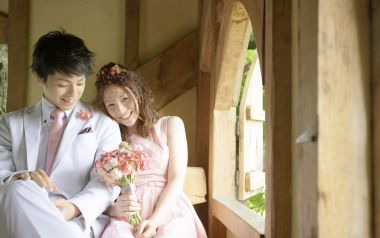 花园木屋日系新婚情侣甜蜜婚纱写真