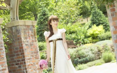 春日花园户外新娘婚纱人像摄影