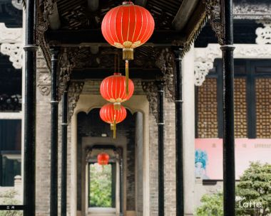广州岭南建筑长廊红灯笼