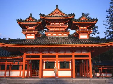 日本京都平安神宫正面建筑风光