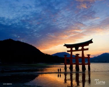 日本广岛严岛神社海上鸟居夕阳