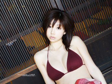 小泉麻耶 酒红色比基尼日系人像写真