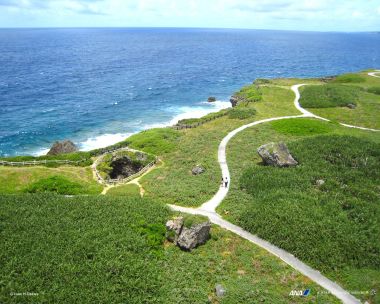 日本宫古岛海岸线悬崖步道
