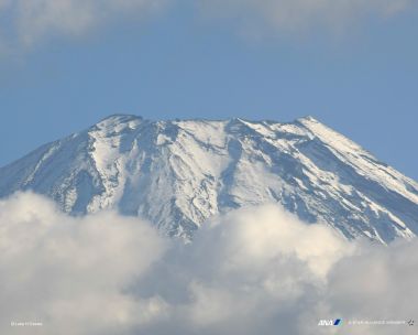 日本富士山雪顶云海景观
