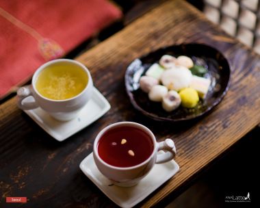 Traditional Korean Tea And Desserts In Seoul