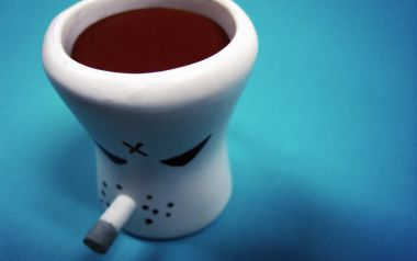 Funny Cartoon Face Ceramic Coffee Cup With Cigarette Decoration