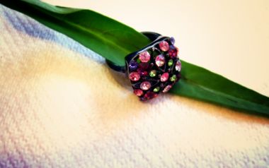 Vintage Multi Color Rhinestone Ring Green Leaf Still Life Closeup