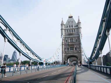 英国伦敦塔桥日间城市风光